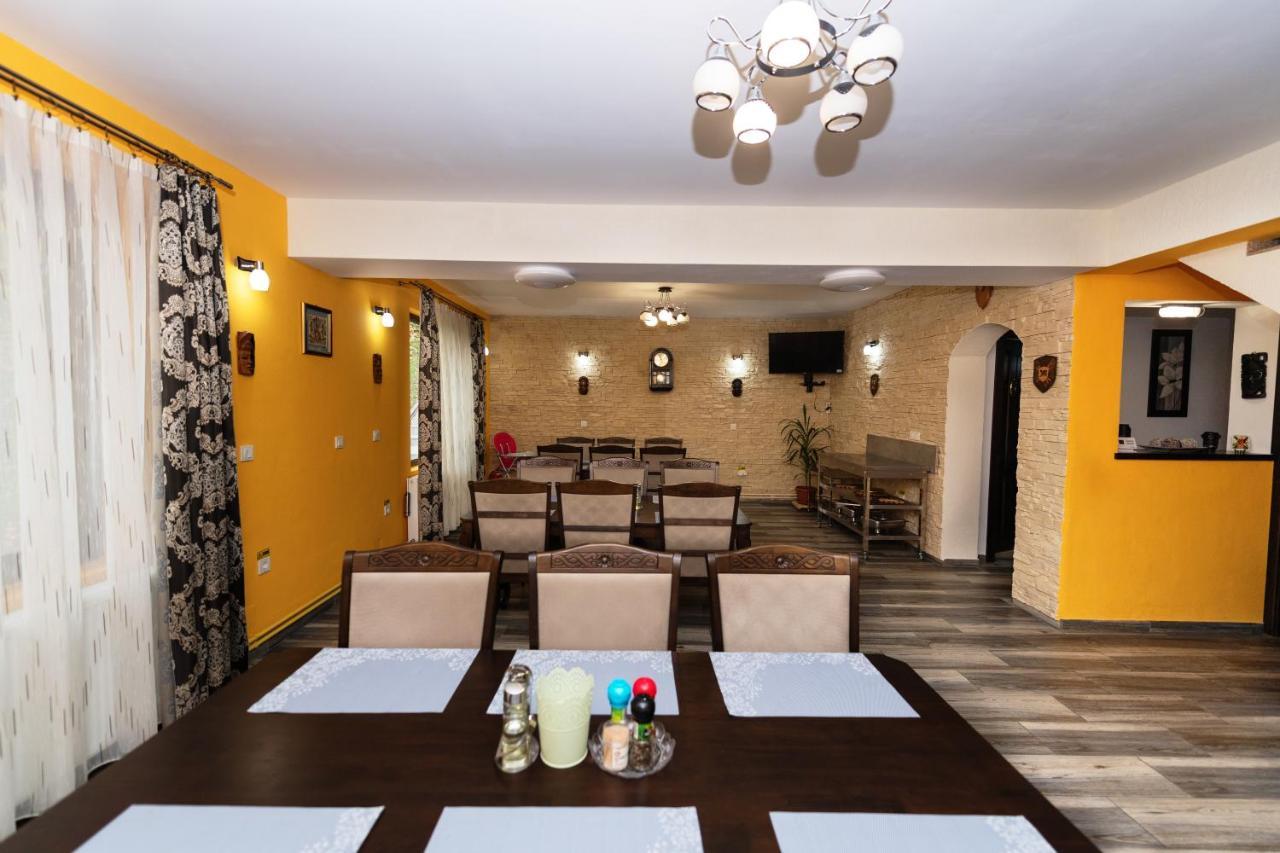 Stejarul Lui Andrei Hotel Izvoarele  Luaran gambar