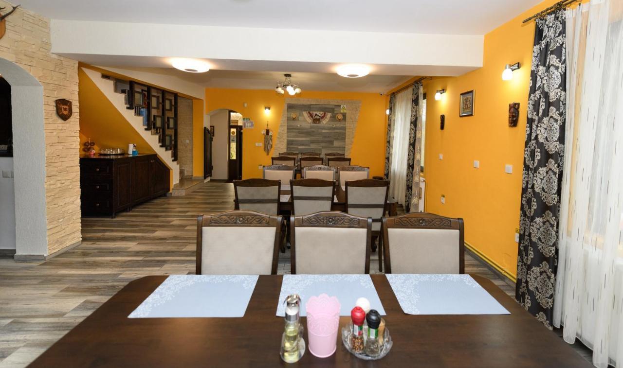 Stejarul Lui Andrei Hotel Izvoarele  Luaran gambar