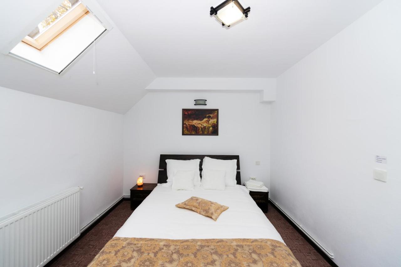 Stejarul Lui Andrei Hotel Izvoarele  Luaran gambar
